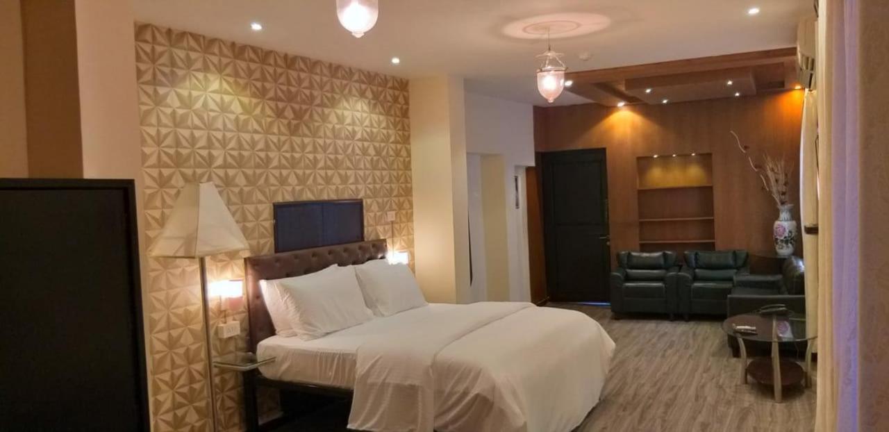 Creek Hotel - Panaji Eksteriør billede